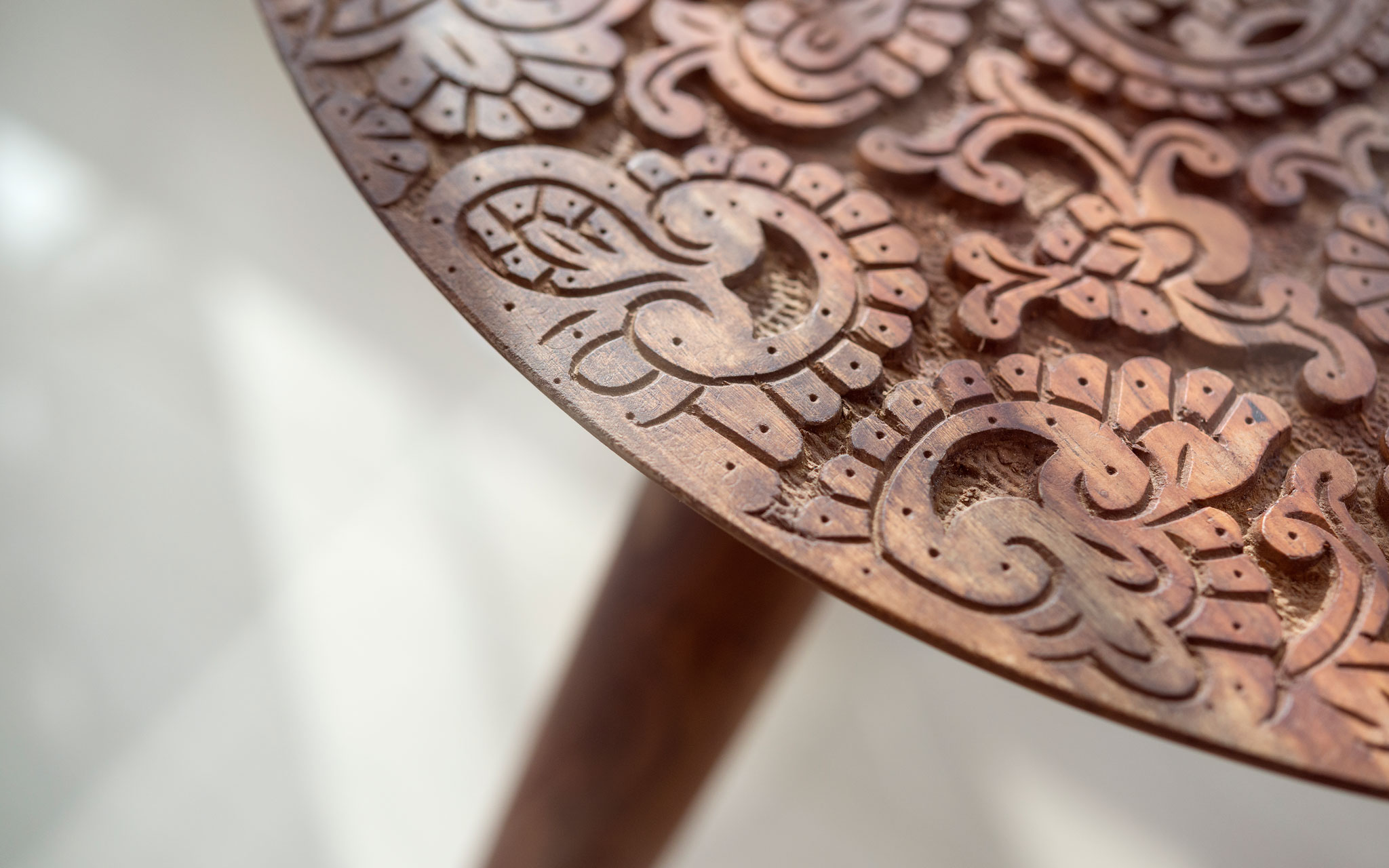 Príručný stolík Dutchbone, drevený stolík