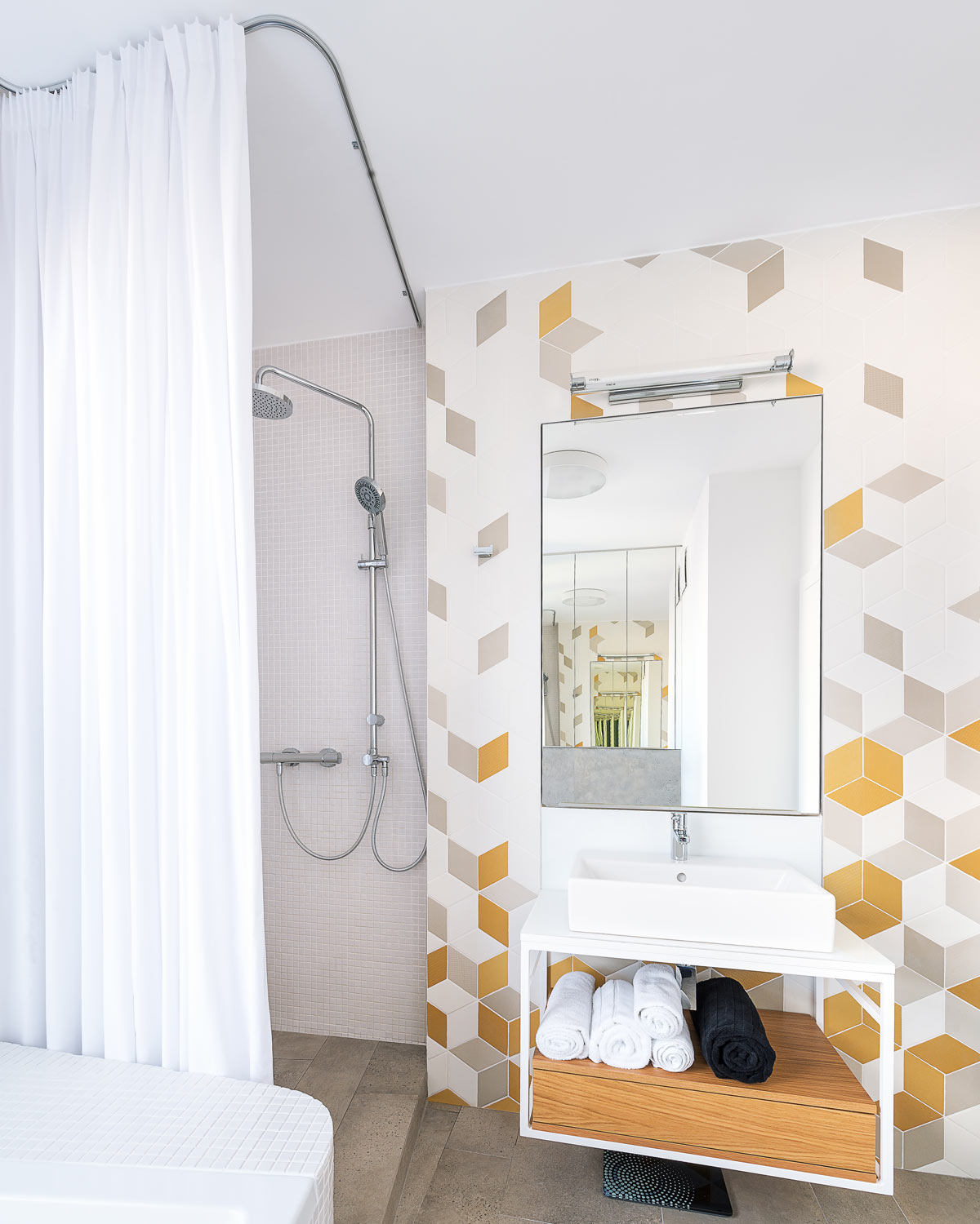 Dizajnová kúpeľňa, škandinávsky dizajn, dizajnový radiátor, sprchový kút